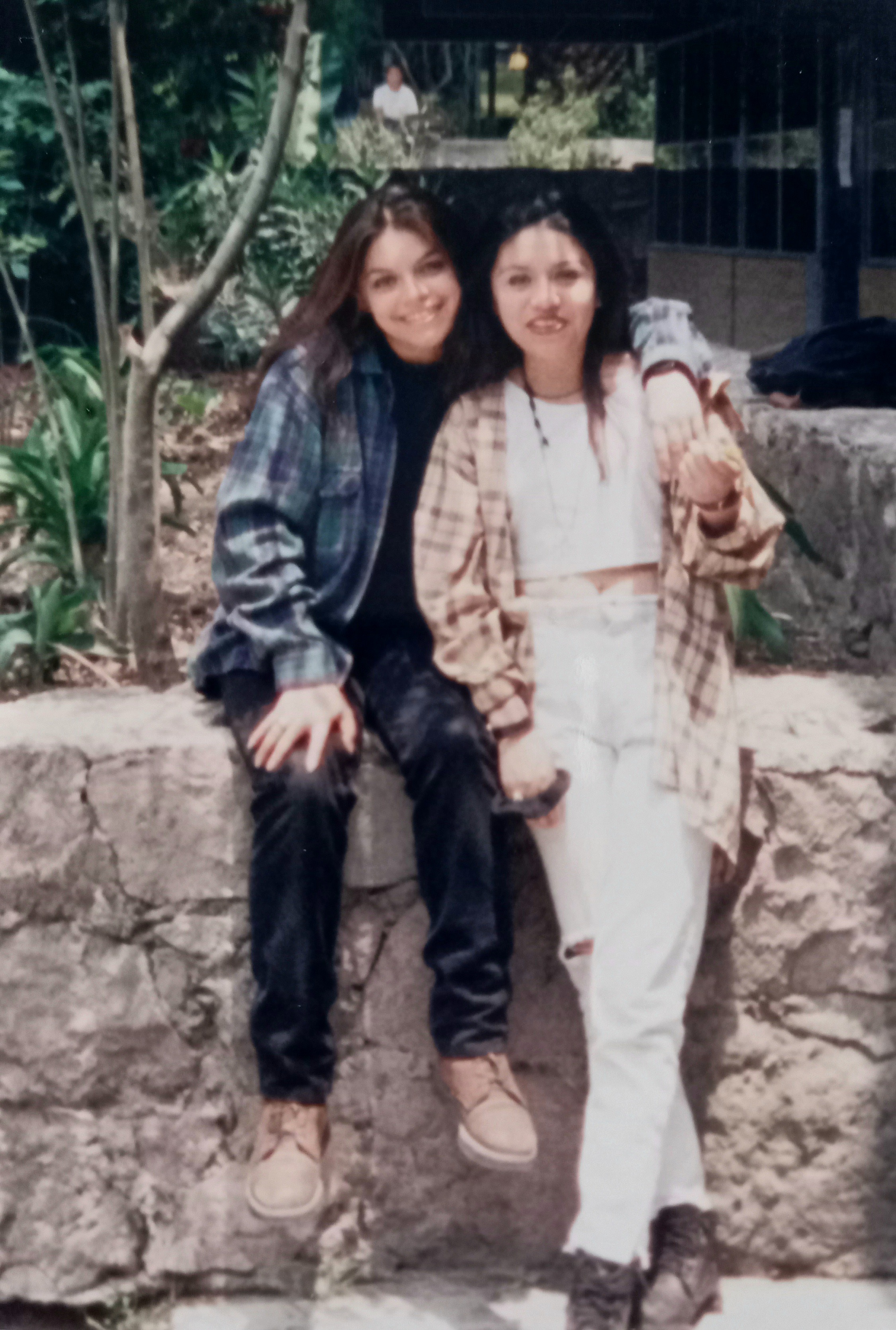Amigas por siempre, Ivonne Villarreal y Claudia Morales, en lo que se conocía como 5tos, 1996.
