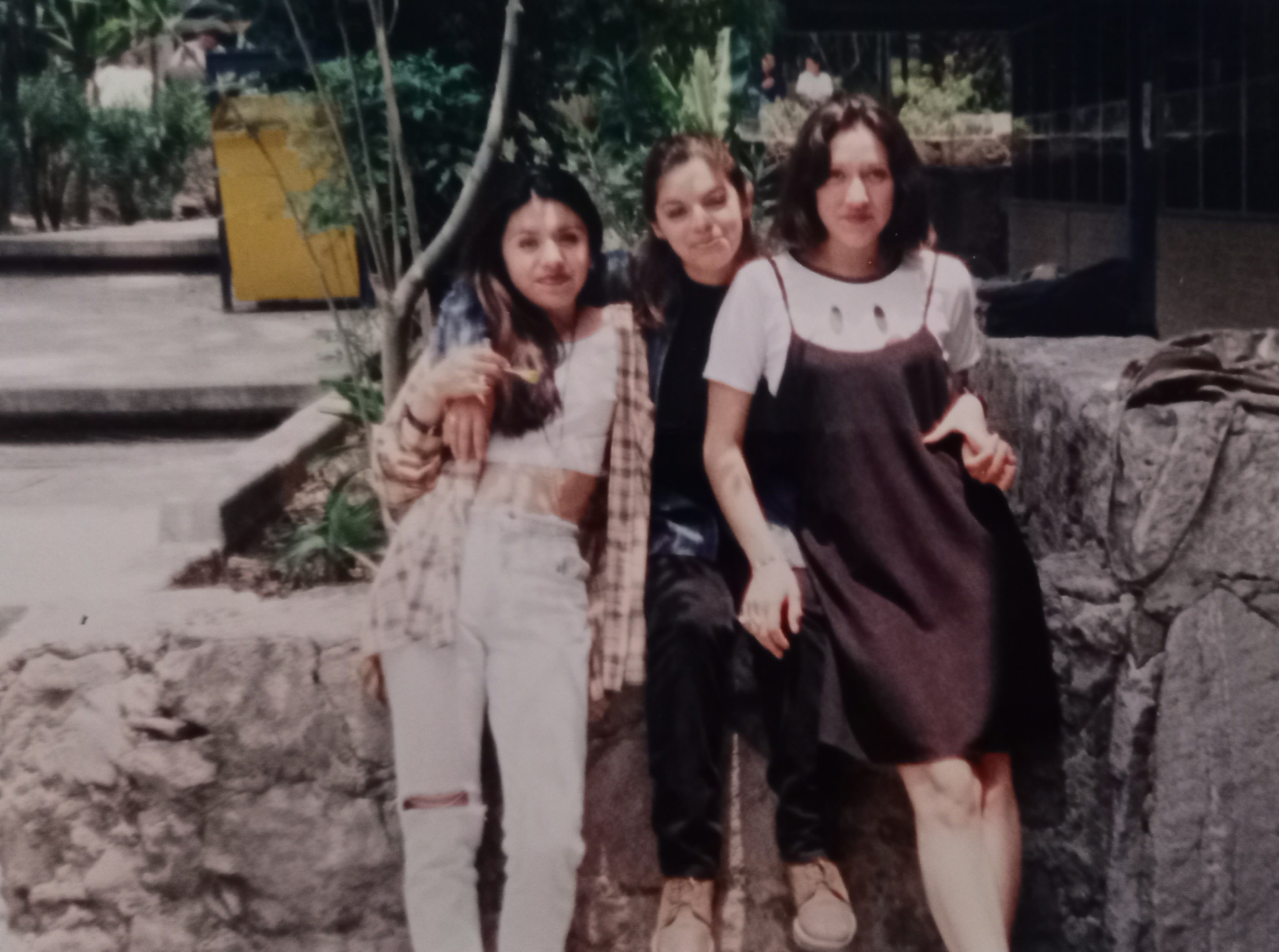 Amigas por siempre, Ivonne Villarreal, Claudia Morales, Yessica González, en lo que se conocía como 5tos, 1996.